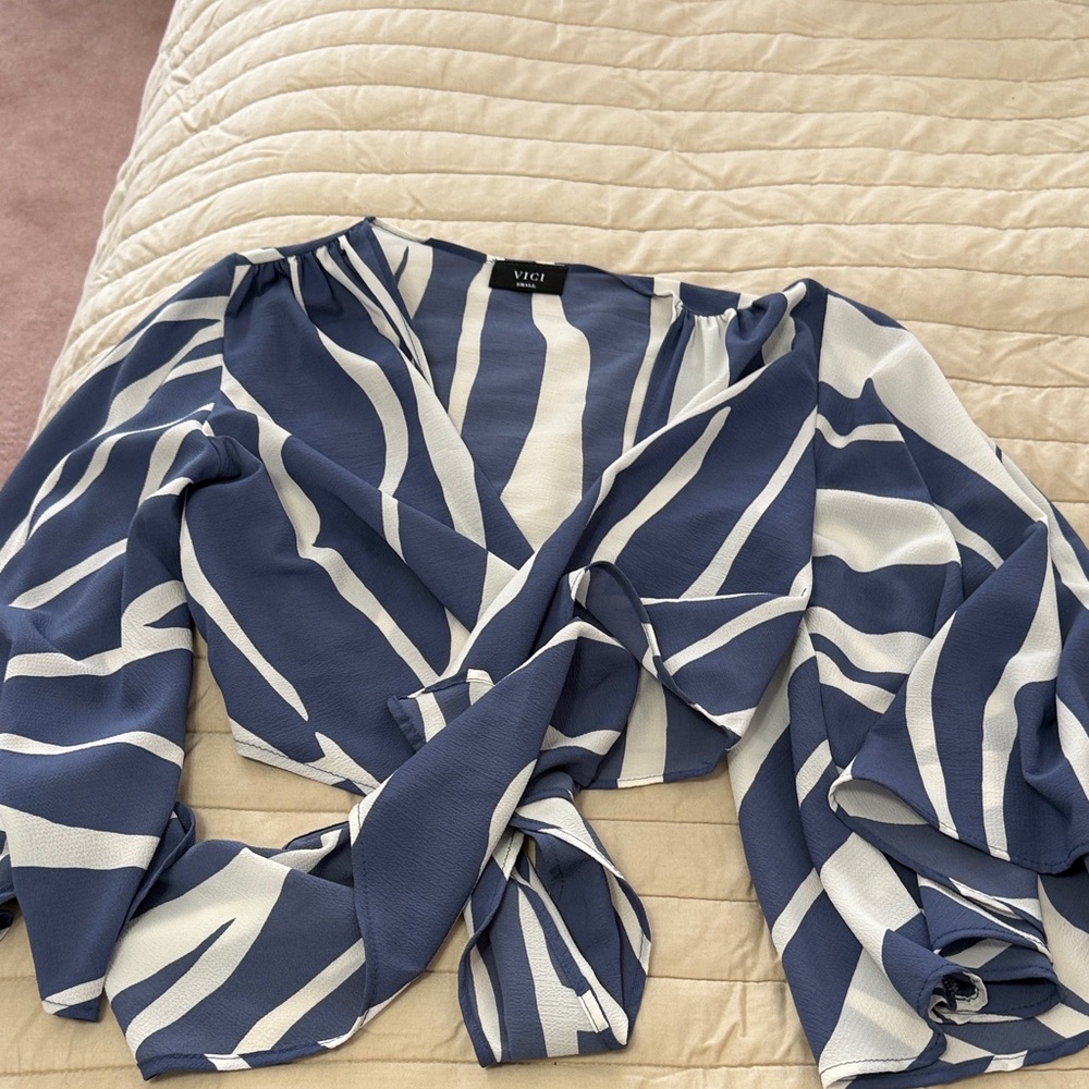 Vici Navy and White Zebra Print Blouse